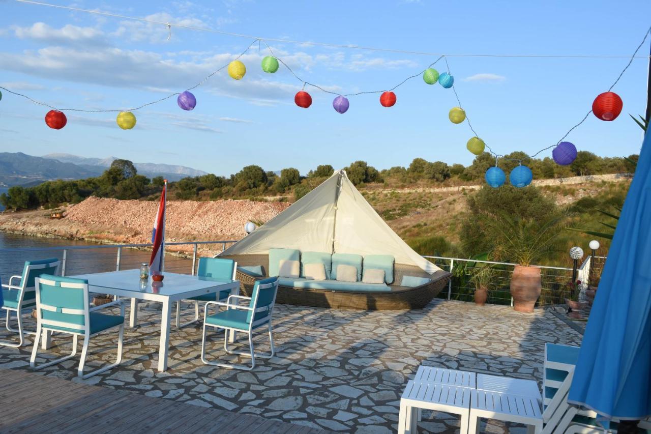 Iris Villas Sparton ภายนอก รูปภาพ